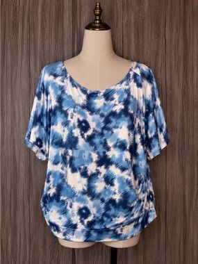 white birch Blue and White  Short Sleeve Top
